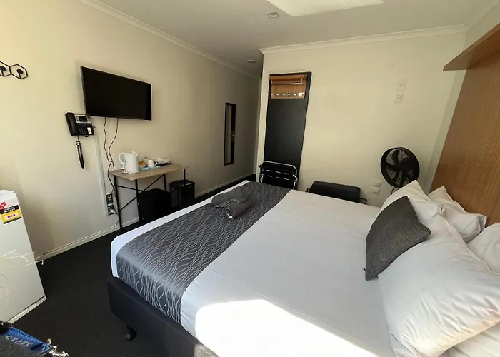 Budget King Room